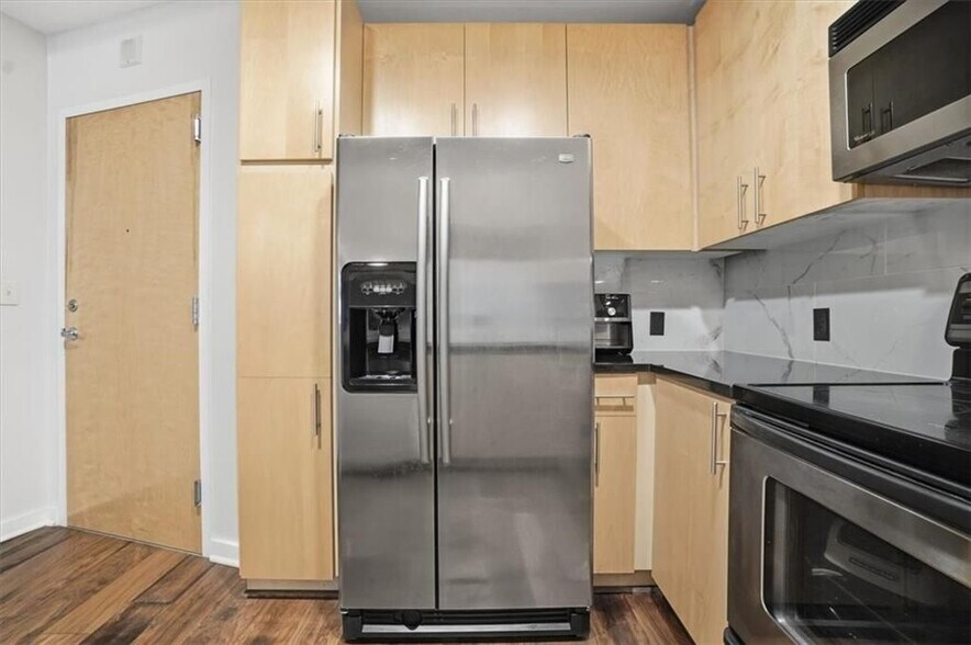 Building Photo - 923 Peachtree St NE