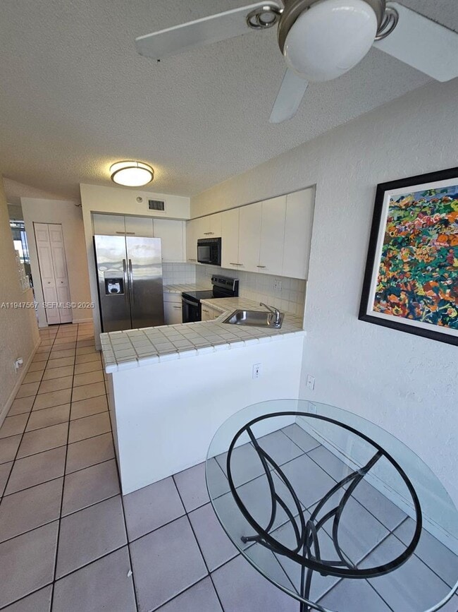 Building Photo - 3530 Mystic Pointe Dr