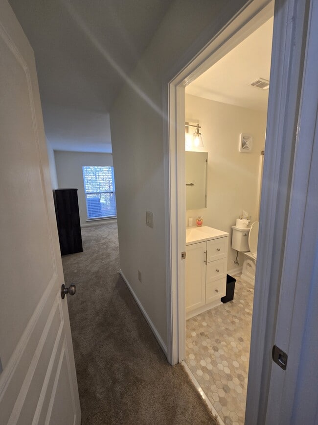 Building Photo - 490 S Barnett Shoals Rd