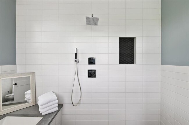 Building Photo - 635 Bonaventure Ave NE