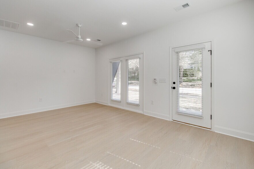 Building Photo - 133 Harden St