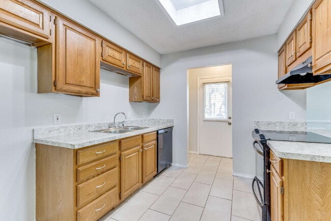 Building Photo - Easy Access to Highways with this 3BR in Arlington