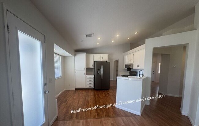 Building Photo - 3Bed+2 Bath Rancho vista Home