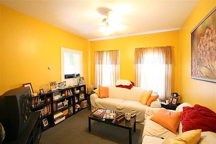 Building Photo - 70 Spring St