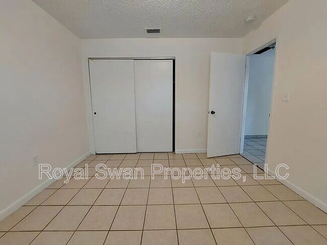 Building Photo - 1233 W Highland St