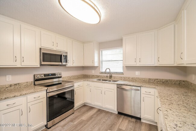 Building Photo - 9904 Moss Side Ln