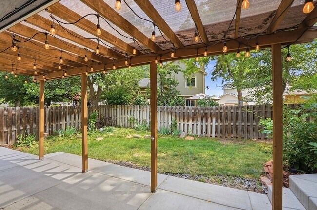Building Photo - Remodeled home in Broomfield