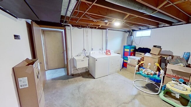 Building Photo - Updated two bedroom ranch duplex with part...