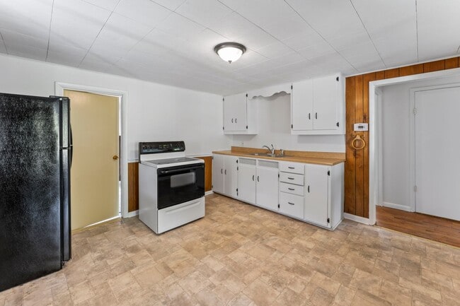 Building Photo - 2 bedroom 1 bath house for rent in Georgetown Indiana