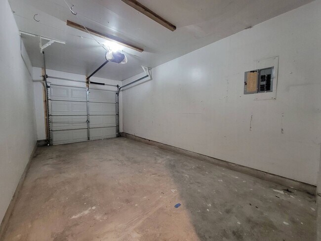 Building Photo - 8706 Schick Rd