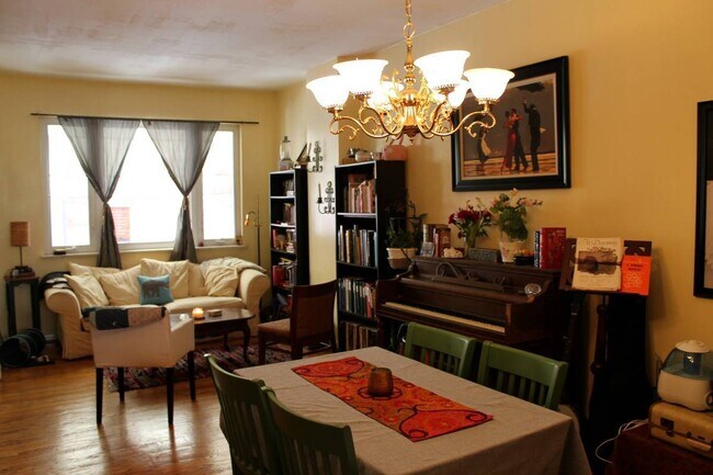 Building Photo - Well-maintained Passyunk Square 3 Bedroom ...
