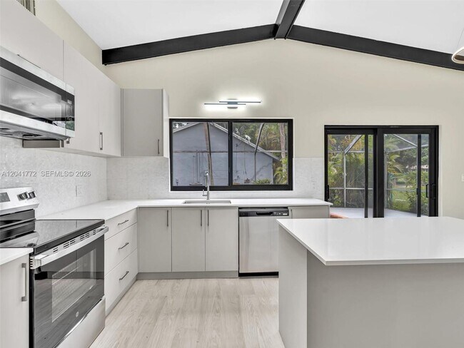 Building Photo - 8813 NW Paradise Ct
