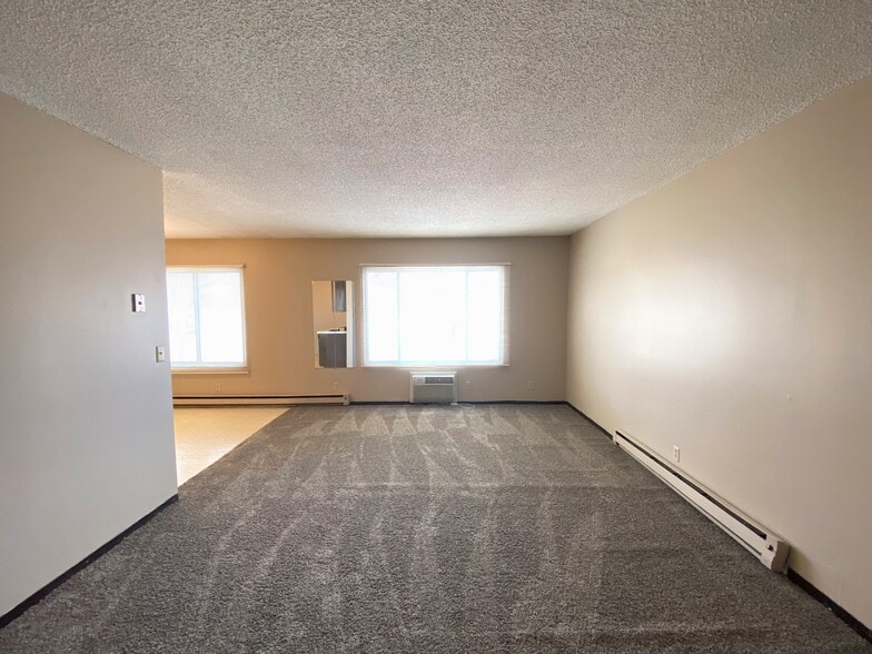 Building Photo - 1653 4th St SE