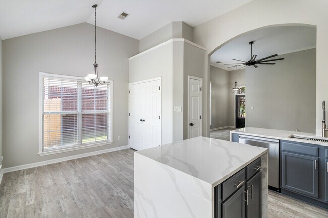 Building Photo - 9209 Acadia Pl