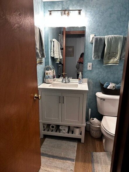 Building Photo - 4611 Cleveland Rd E