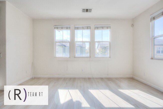 Building Photo - A Stunning Two-Story 2 Bed 2 Bath Home nea...