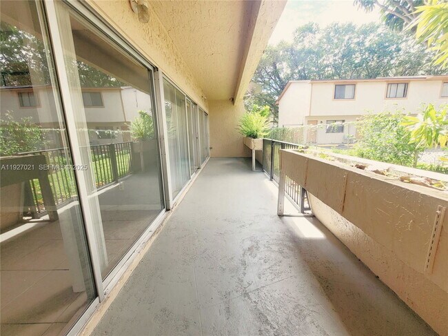 Building Photo - 400 NE 18th Ave