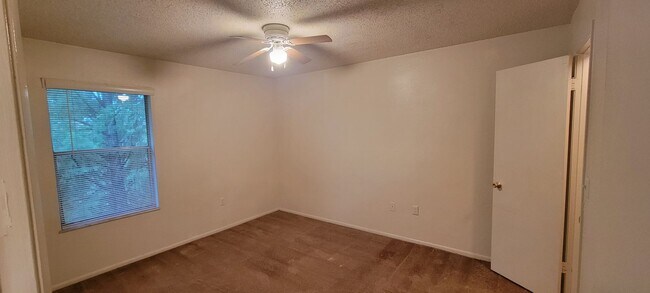 Building Photo - 635 Buoy Ln