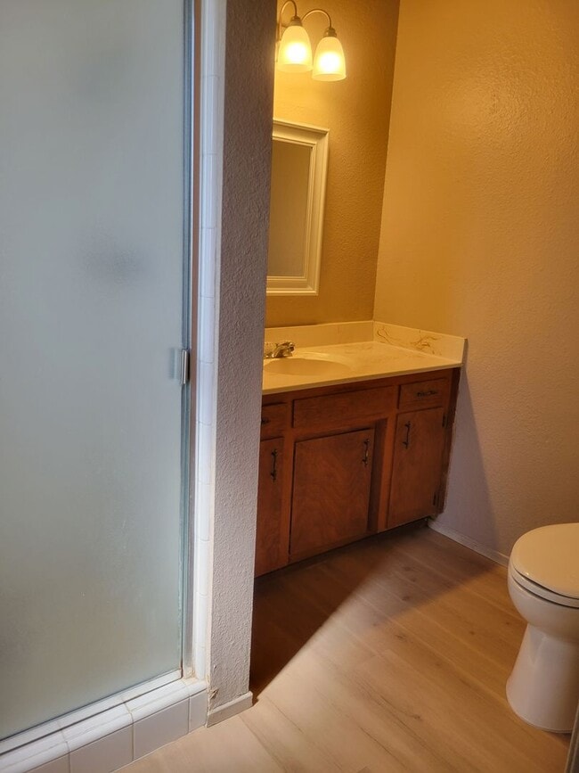 Building Photo - Apply Now!