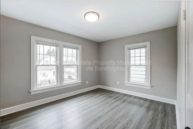 Building Photo - 99 N Harris Ave