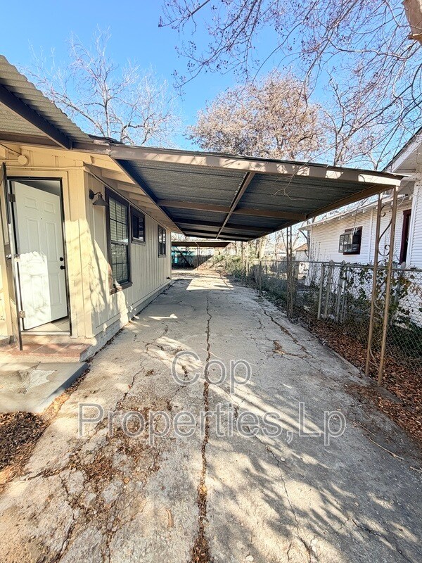 Building Photo - 255 Cumberland Rd