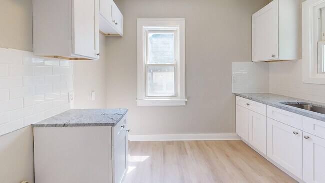 Building Photo - 4528 Rainbow Rd