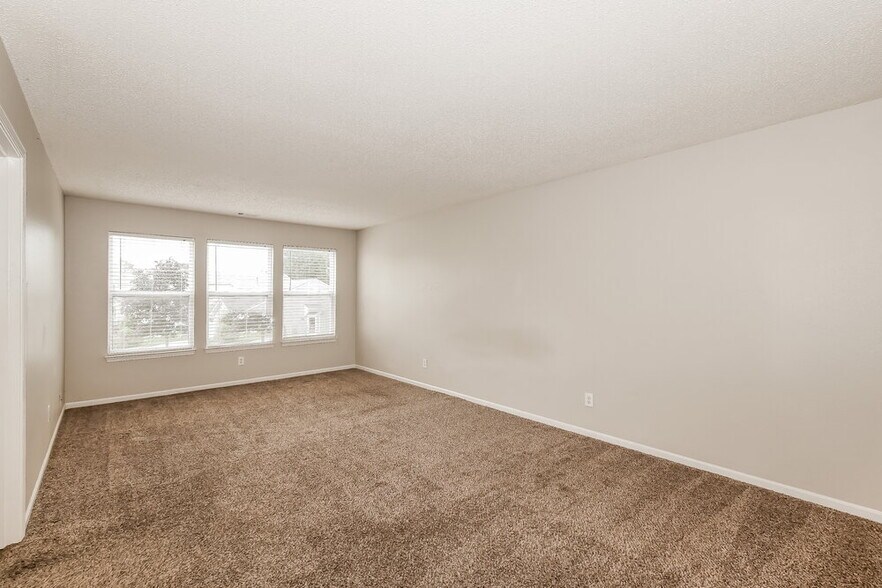 Building Photo - 441 Overland Dr