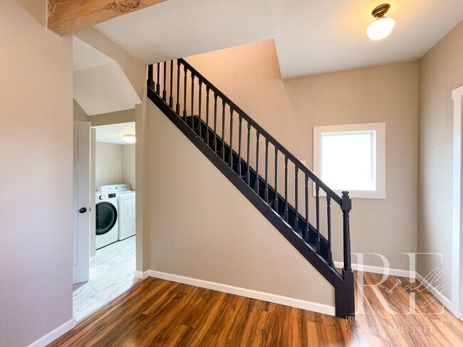 Building Photo - 3BR Bremerton Home with Vintage Charm & Mo...