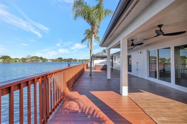 Building Photo - 1911 NW 40th Ct