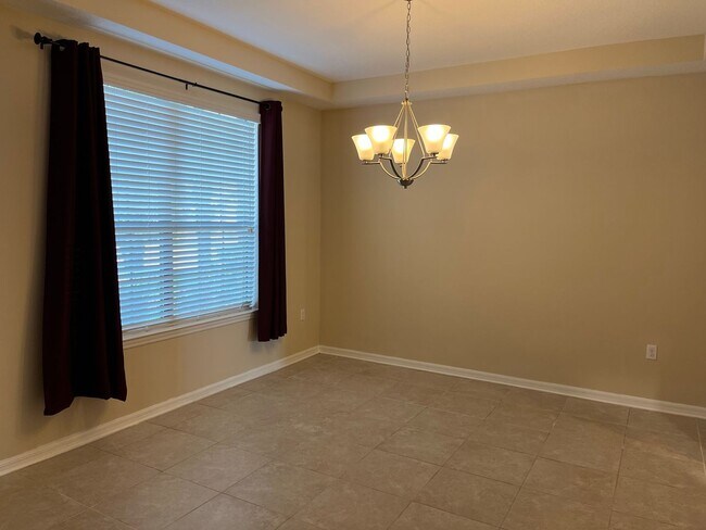 Building Photo - Five Bedroom with Water View in Avalon Park