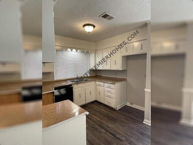 Building Photo - 10001 Forester Cove