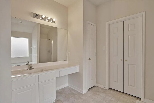 Building Photo - 511 Elm Ridge Dr