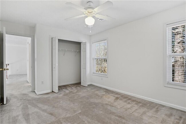 Building Photo - 2179 Mainsail Dr NE