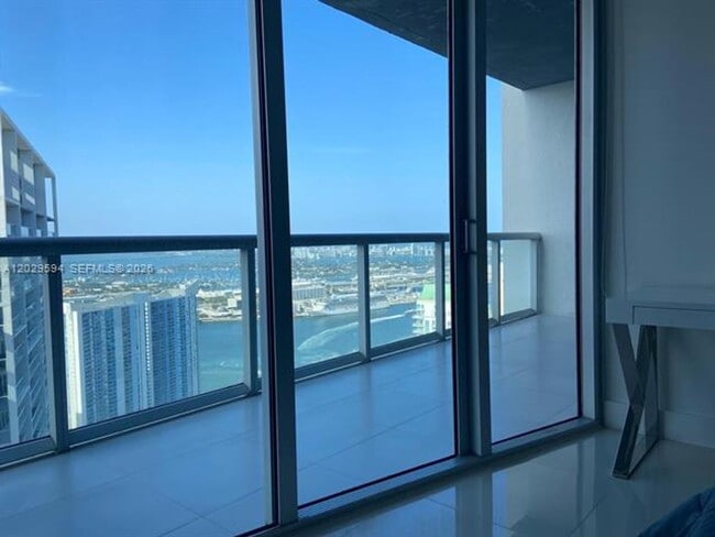 Building Photo - 495 Brickell Ave