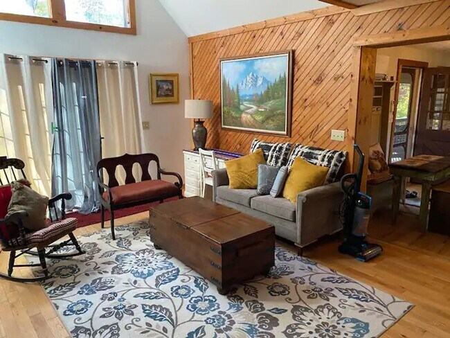 Building Photo - 390 Fall Creek Meadows Ln