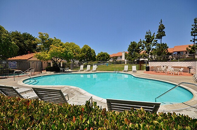 Building Photo - 3 Bedroom La Costa Home!