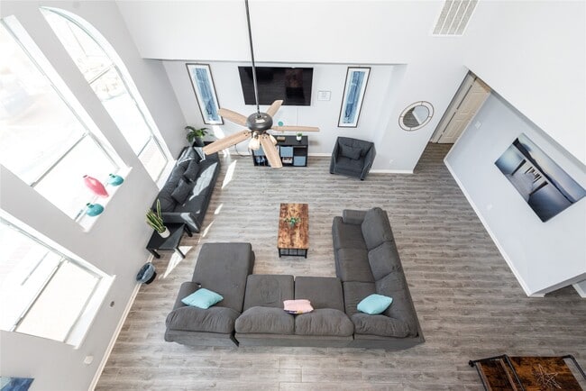 Building Photo - 10815 Oak Bayou Ln