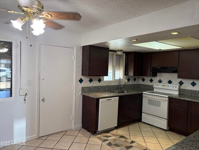 Building Photo - 3605 S Cutler Dr