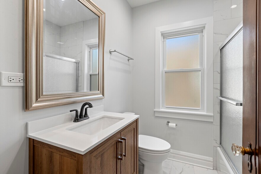 Building Photo - 5851 N Virginia Ave