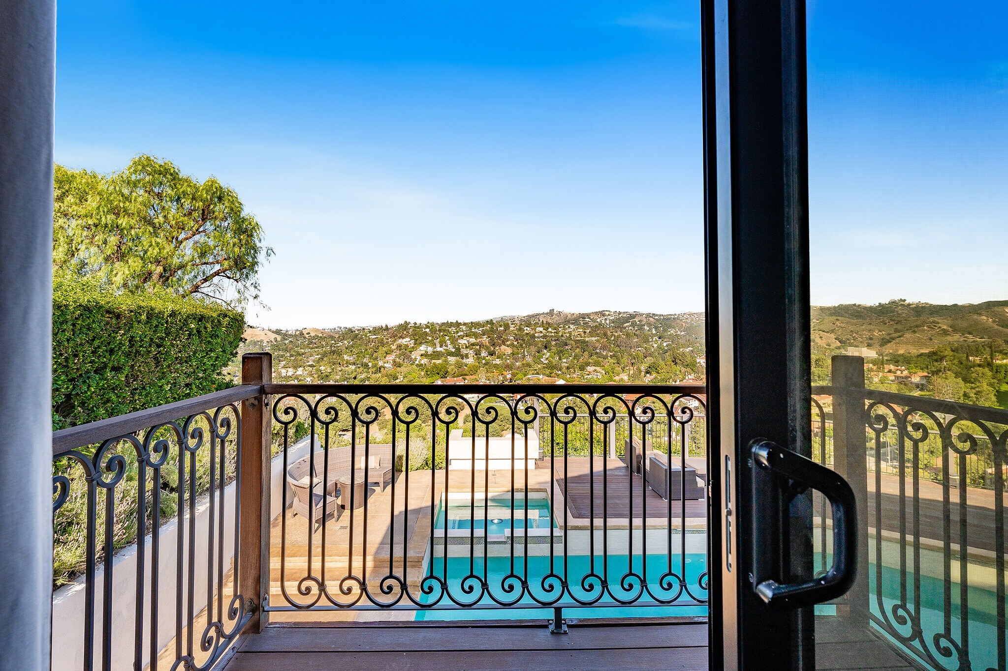 Building Photo - 4372 Park Vicente