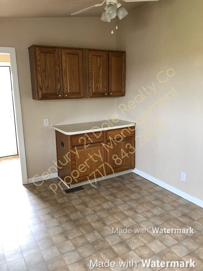 Building Photo - 3 BR 2 Bath home in Red Lion School District