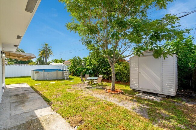 Building Photo - 8440 NW 11th Ct