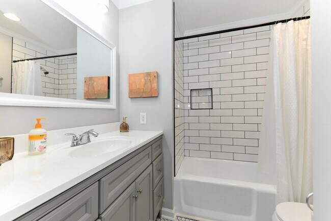 Building Photo - 3409 Cottage Pl