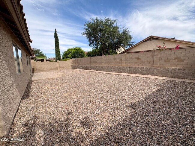 Building Photo - 8556 W Carol Ave