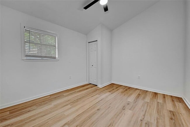 Building Photo - Fully updated 6 bed house!!! 1911 David!