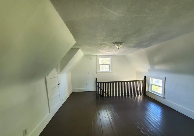 Building Photo - Spacious 2 story home near OTC