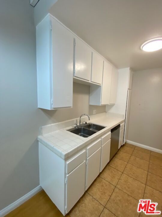 Building Photo - 5460 White Oak Ave