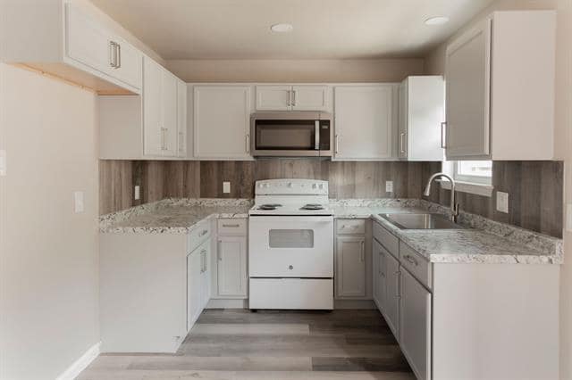 Building Photo - 5835 Shadydell Dr