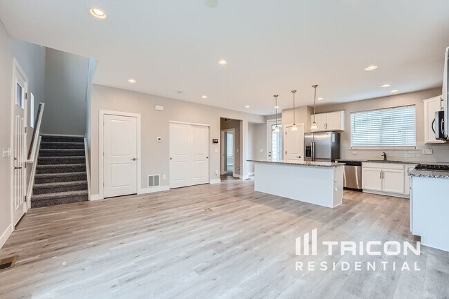Building Photo - 4947 S Addison Way