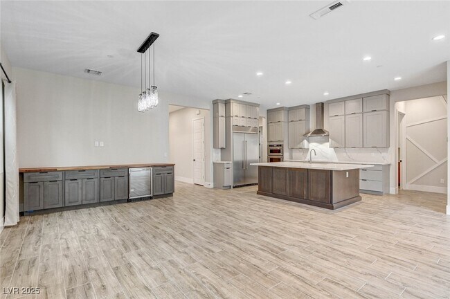 Building Photo - 3395 Stone View Ave